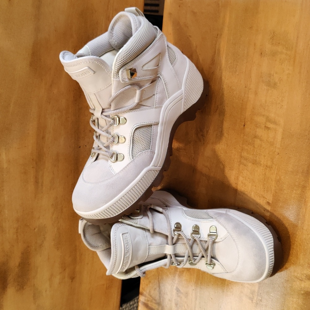 Michael Kors Brook woman's hiking boots size 7 light cream